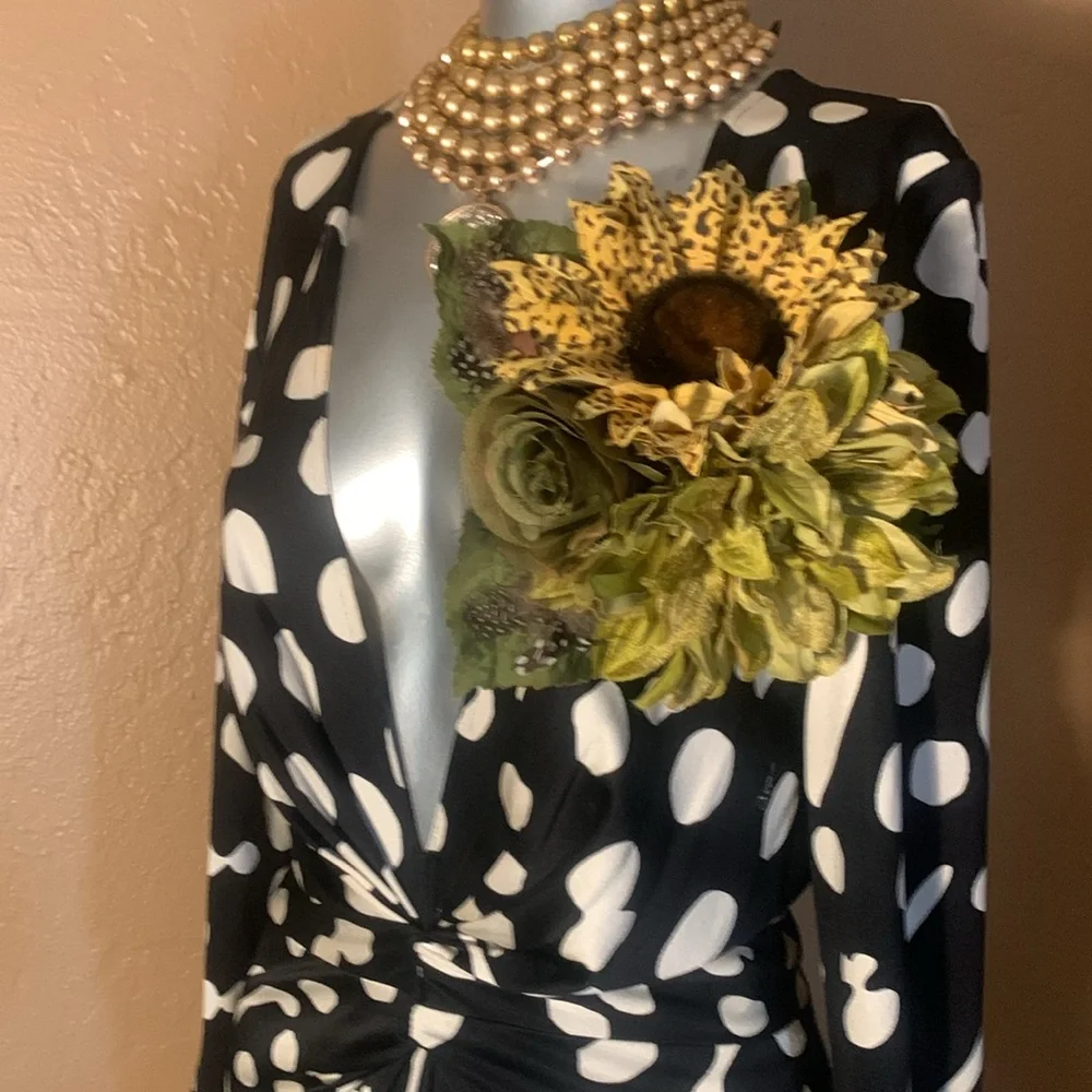 Large Oversized Flower Broach Pin. - Picture 1 of 6